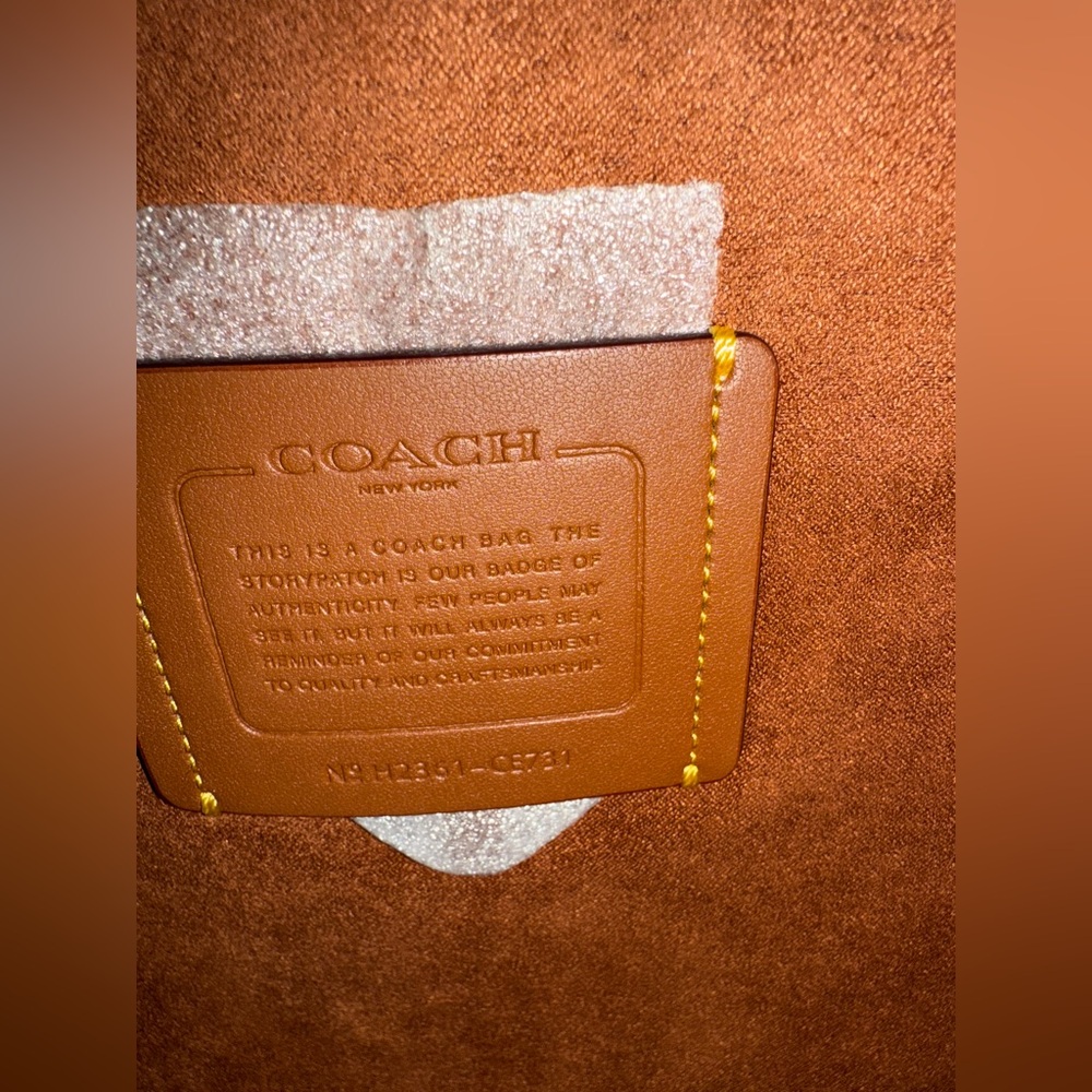 Coach Brooke Carryall crossbody Bag signature Tan/Gold hardware compartments - Picture 5 of 16